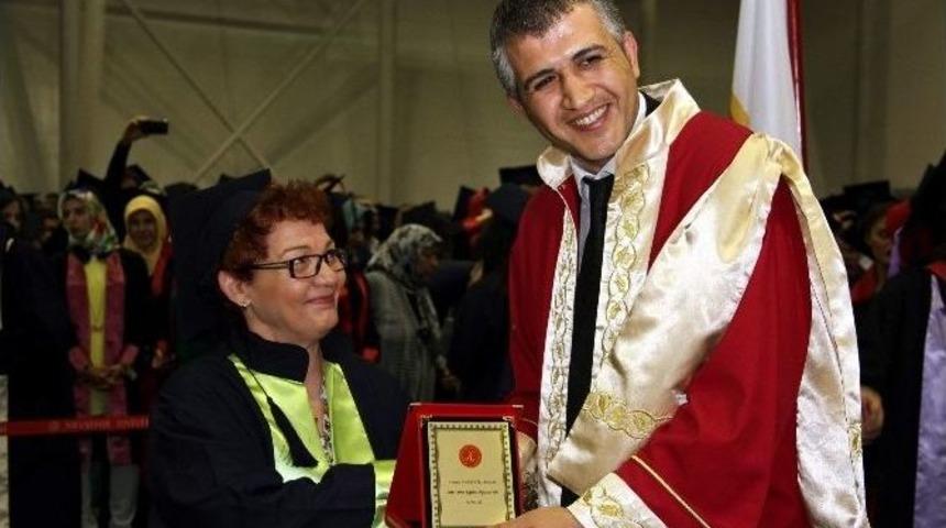 57 Yaşında İkinci &Uuml;niversite Mezunu Oldu