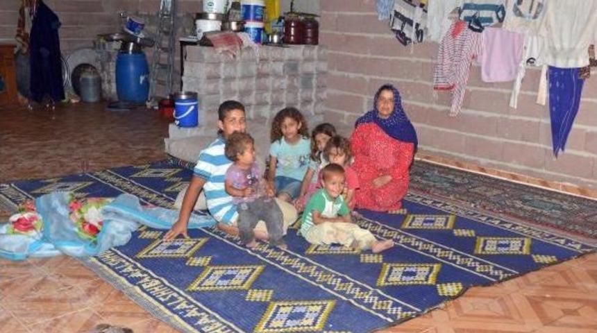 Tuvaleti, Banyosu Olmayan Depoda 6 &Ccedil;ocukla Yaşam Savaşı