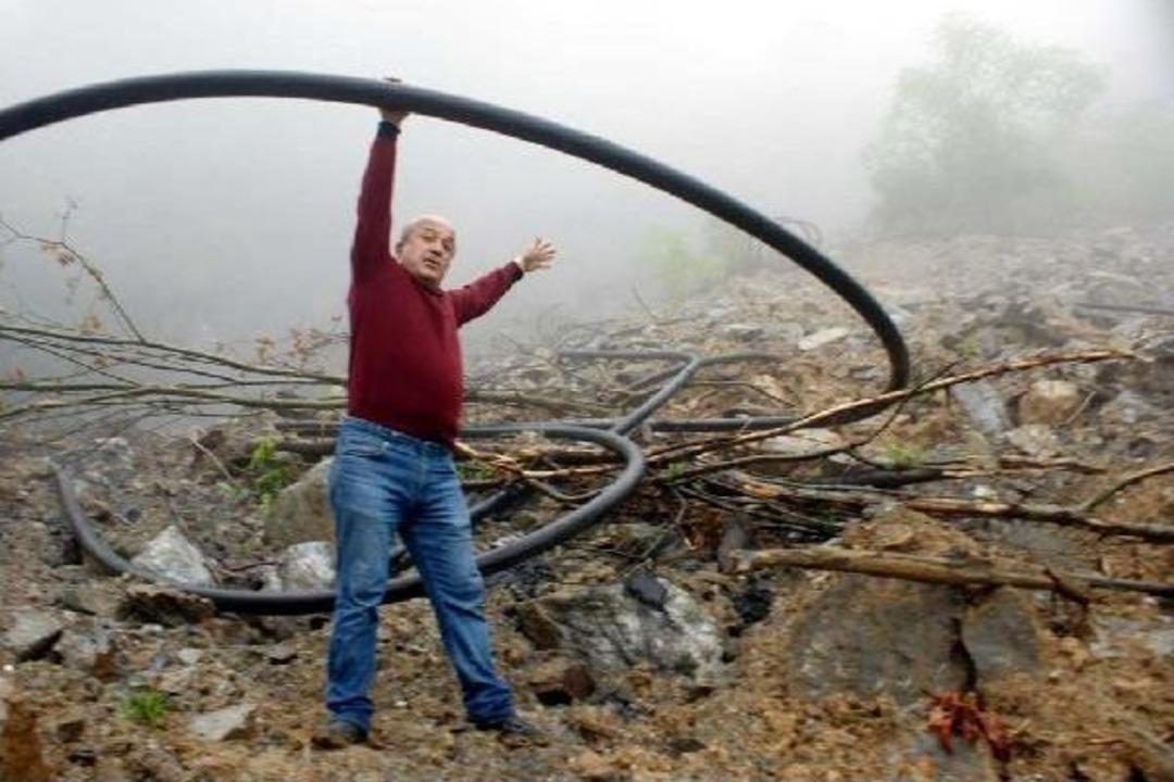 Sapanca Soğucak Yaylası'nda Heyelan Ka&ccedil;ak Su Borularını Ortaya &Ccedil;ıkardı