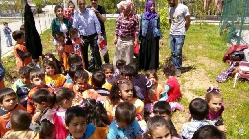 Muş&rsquo;ta Minik &Ouml;ğrenciler Fidan Dikti