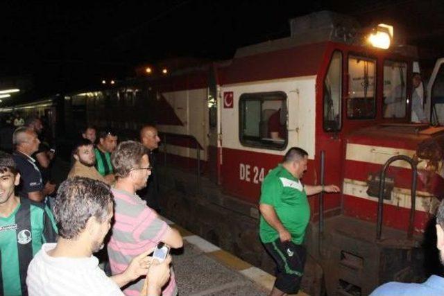 Sakaryaspor Maçı Için İzmir'e Giden Liseli Nihat'tan Haber Alınamıyor