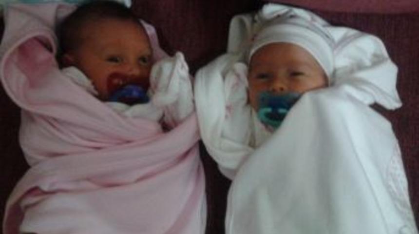 Tandoğan &Ccedil;ift&ccedil;inin İkiz Bebek Sevinci