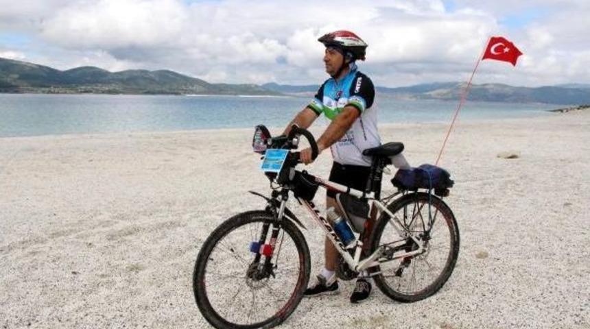 Bisikletle Salda G&ouml;l&uuml; &Ccedil;evresini Dolaştılar