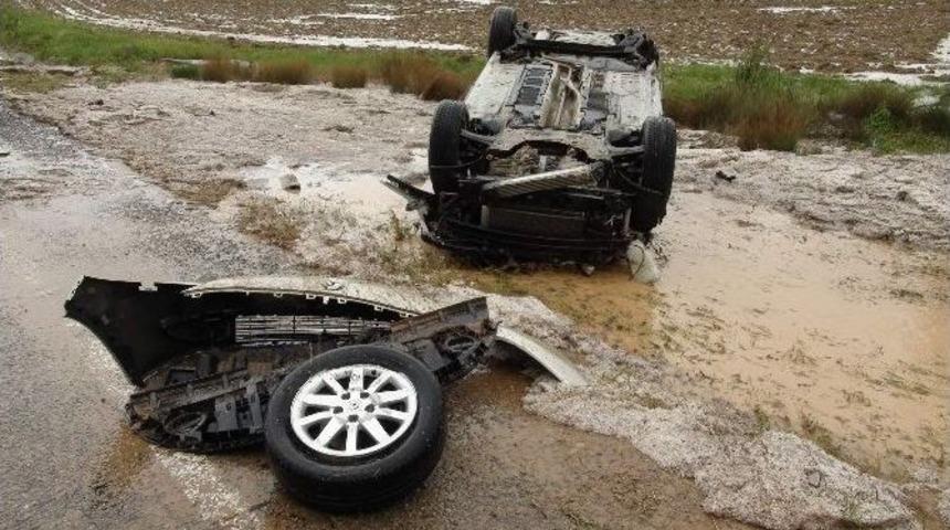Yozgat&rsquo;ta Dolu Yağışı Trafik Kazasına Sebep Oldu: 3 Yaralı