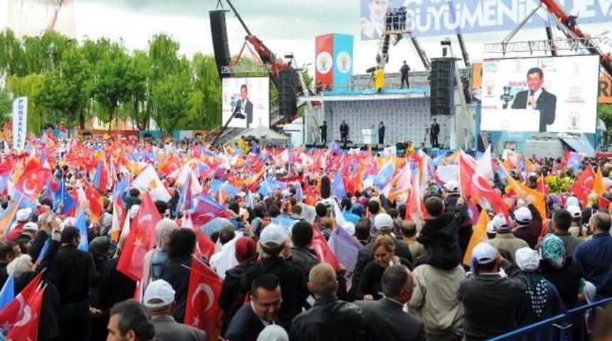 Davutoğlu: Hi&ccedil; &Ccedil;ekinmeden S&ouml;yl&uuml;yorum, O Yardımlar Bayırbucak T&uuml;rkmenleri'ne Gidiyordu