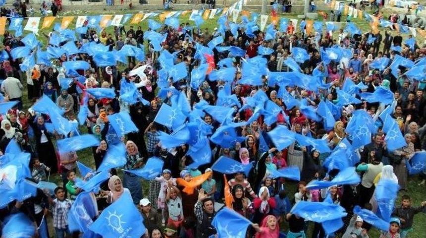 Ak Mitingler Devam Ediyor