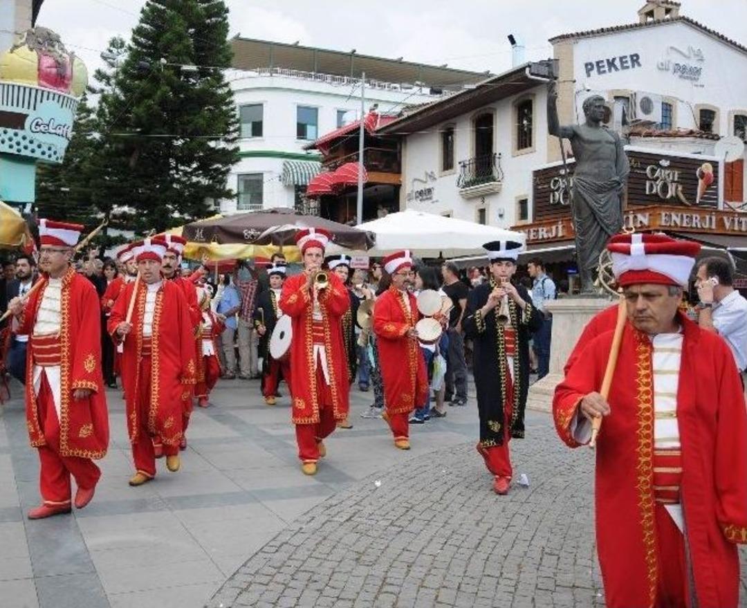 Antalya&rsquo;da Fetih Ş&ouml;leni
