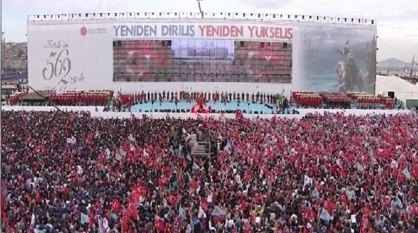 Erdoğan Ve Ailesini Taşıyan Helikopter Piste Iniş Sırasında Tehlike Atlattı