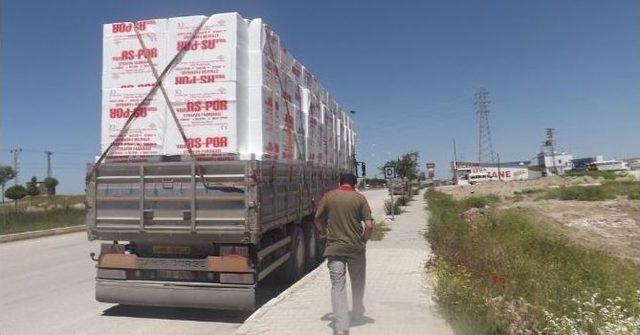 Araçlarının Önü Kesilen Tır Sürücüleri Zor Anlar Yaşadı