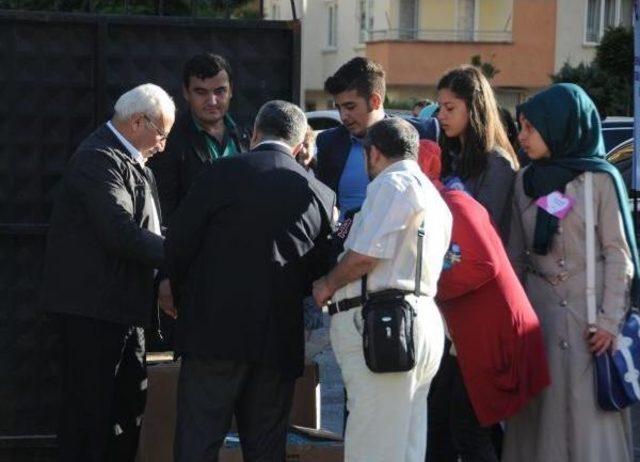 Gaziantep'te İmam Hatip Lisesi'ndeki Pilav Gününde Ak Parti Broşürleri Dağıtıldı