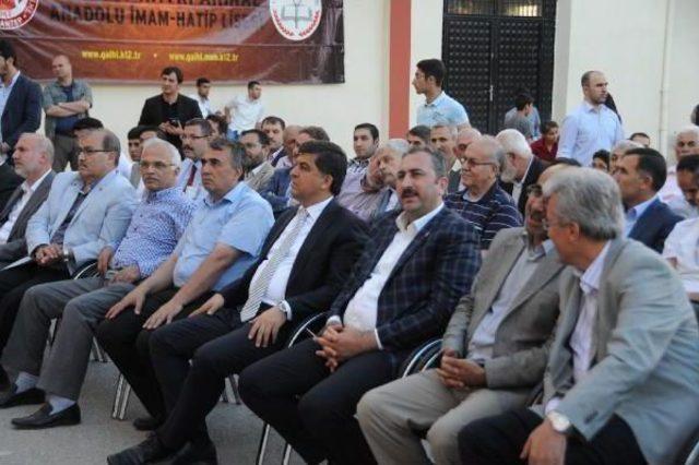 Gaziantep'te İmam Hatip Lisesi'ndeki Pilav Gününde Ak Parti Broşürleri Dağıtıldı