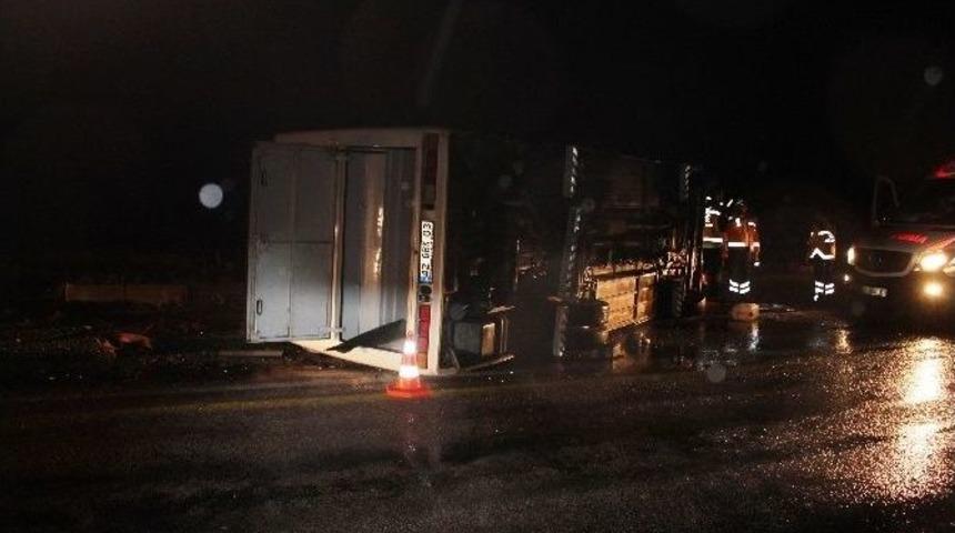 D&uuml;ğ&uuml;ne Giden Minib&uuml;s Takla Attı: 1 &Ouml;l&uuml;, 11 Yaralı