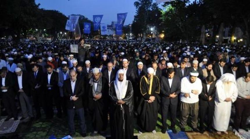 Ayasofya Meydanı'nda "fetih Namazı"