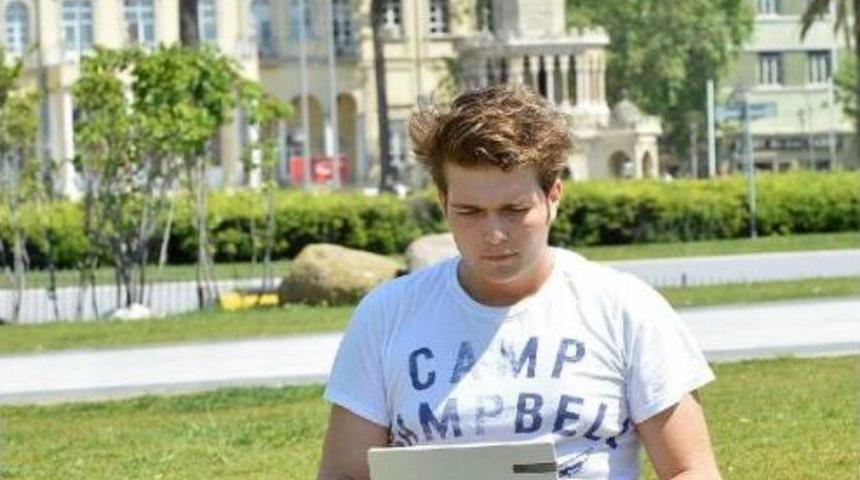 İzmir'in 8 Noktasında Belediye'den &Uuml;cretsiz Internet