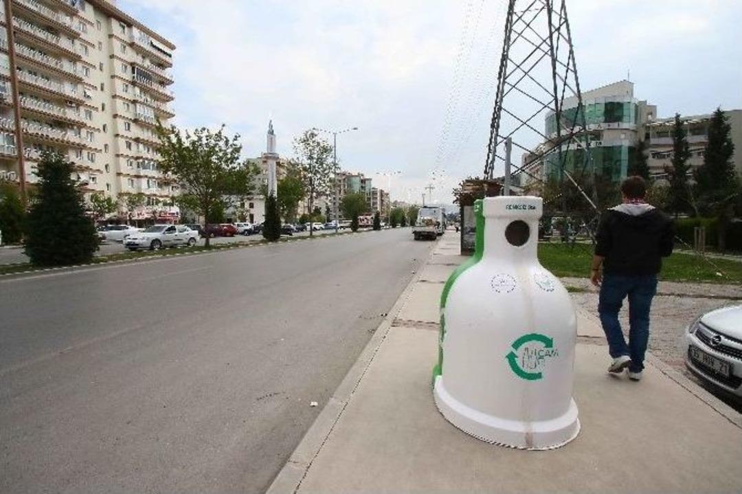 Bayraklı&rsquo;da Cam Atıklar Kumbaraya