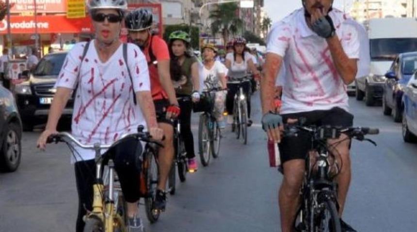 Bisikletli Gezgin Fransız Niaffe'nin &Ouml;ld&uuml;ren Kazayı Protesto Ettiler