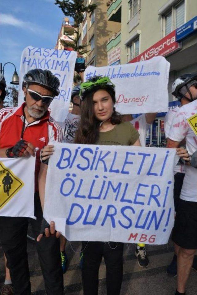 Bisikletli Gezgin Fransız Niaffe'nin Öldüren Kazayı Protesto Ettiler