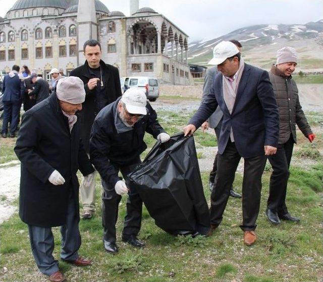 Enerji Bakanı Yıldız, Erciyes’te Temizlik Etkinliğine Katıldı