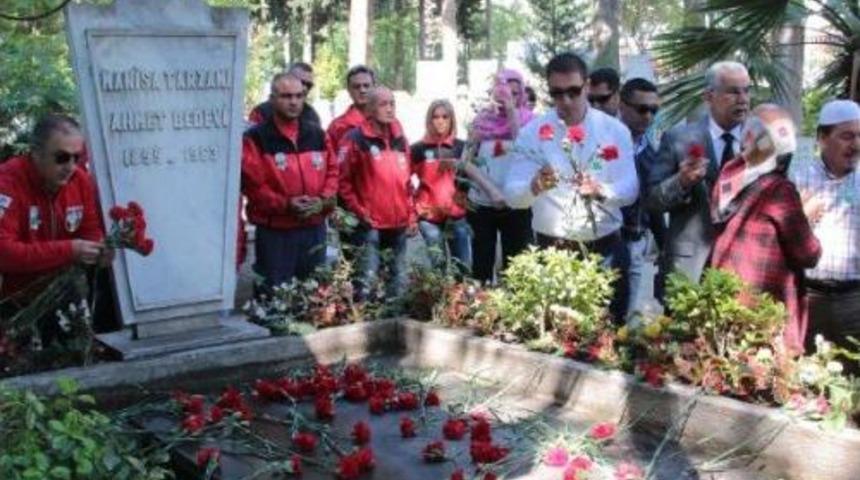 Manisa Tarzanı Mezarı Başında Dualarla Anıldı