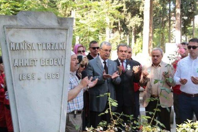 Manisa Tarzanı Mezarı Başında Dualarla Anıldı