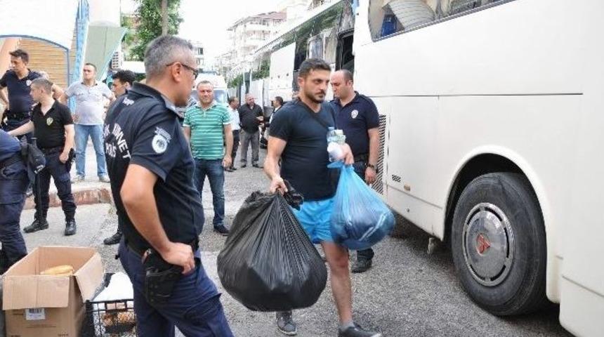 Karaya Vuran Tekneden Kurtarılan M&uuml;lteciler Mersin&rsquo;e G&ouml;nderildi