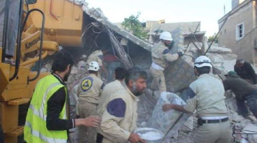 Rejim U&ccedil;akları İdlib'i Bombaladı: 17 &Ouml;l&uuml;, 30 Yaralı