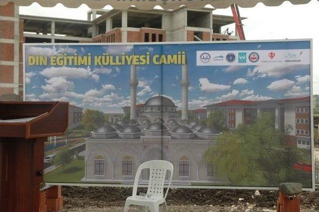 Bursa’da Nilüfer Müftülüğü Tarafından 150 Bin Metrekarelik Arazi Üzerine Türkiye’nin İlk Dini Eğitim Kompleksinin Temelleri Atıldı