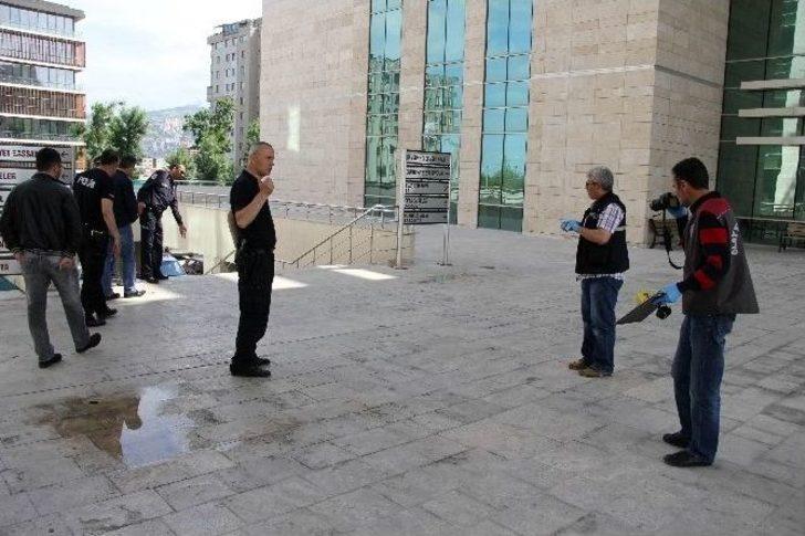 Adliyeye Çıkartılan Zanlı Bıçaklandı G5