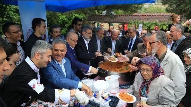 İbrahim Tennuri Hazretleri Anıldı, Hisarcık Fatih Parkı “pilav Şenliği”