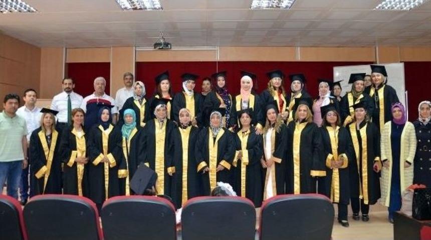 Anne &Uuml;niversitesi Projesinde Mezuniyet Heyecanı