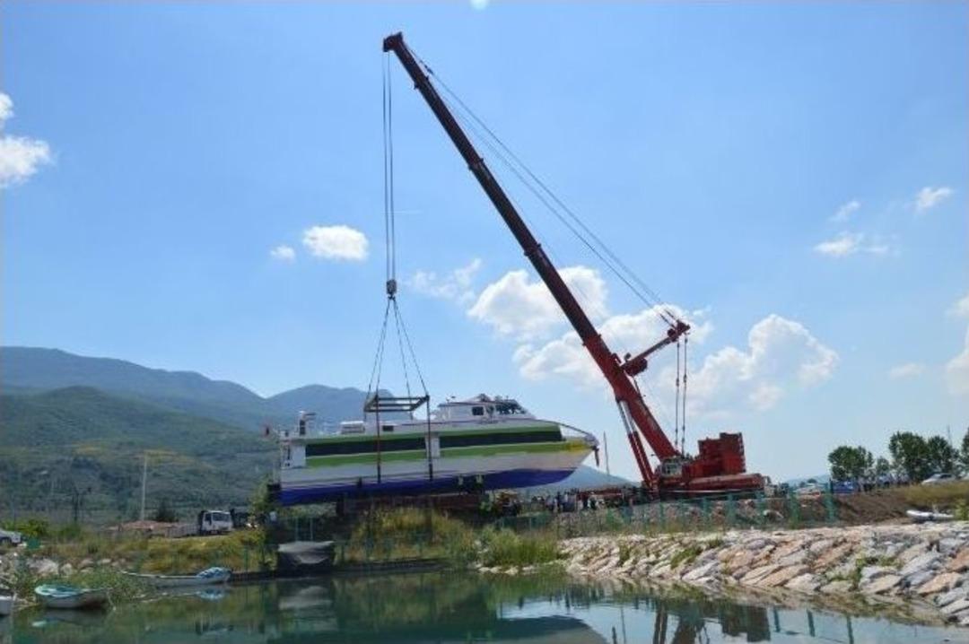 Karadan Nakil Yapılan En B&uuml;y&uuml;k Gemi 12 Saatte Suya İndirildi