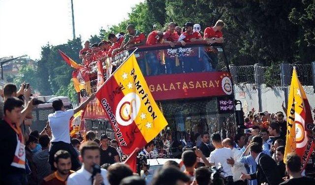 Galatasaray Kafilesi Stadyuma Hareket Etti