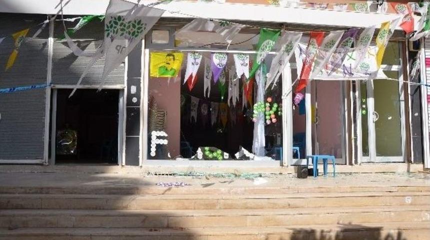 Silvan&rsquo;da Hdp Kadın Se&ccedil;im B&uuml;rosuna Saldırı