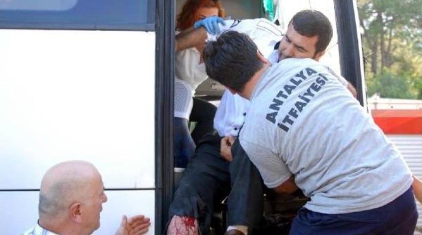 Personel Servisi Tır&rsquo;La &Ccedil;arpıştı: 17 Yaralı