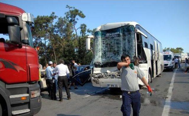 Personel Servisi Tır’La Çarpıştı: 17 Yaralı