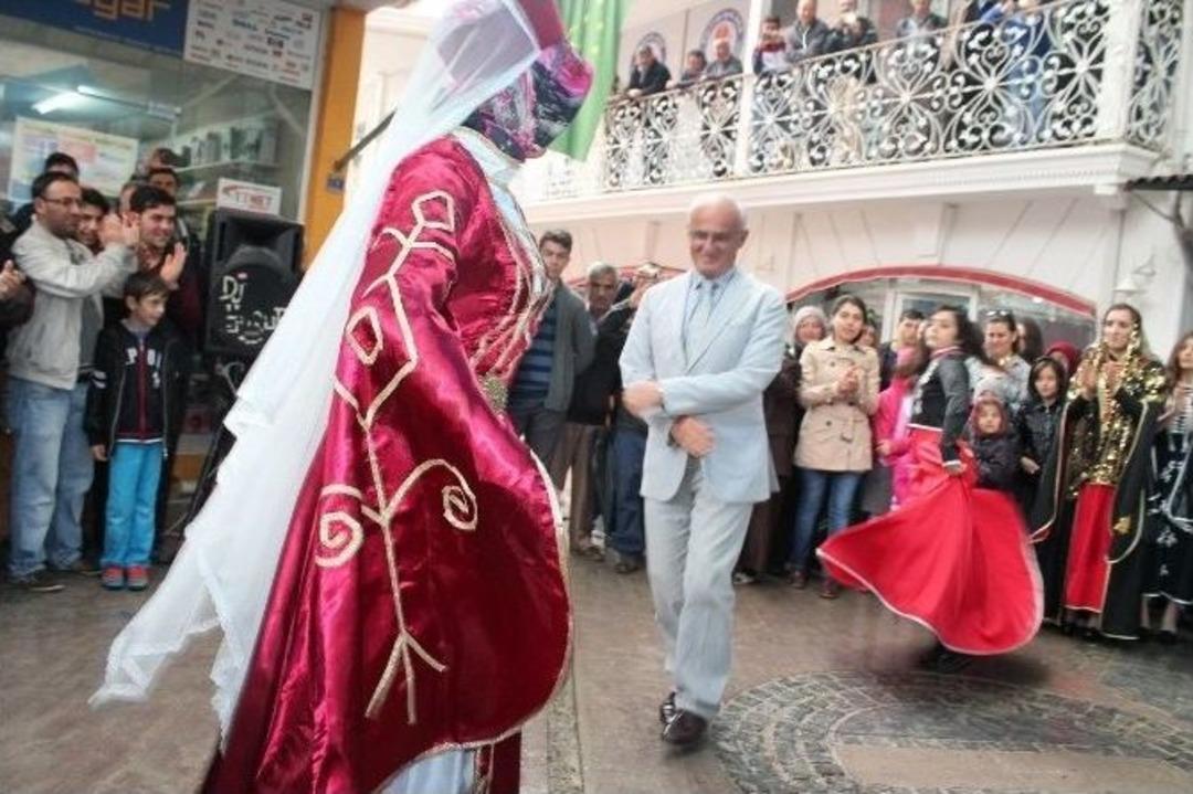 Başkan Yılmaz &Ccedil;erkes Dansı Yaptı