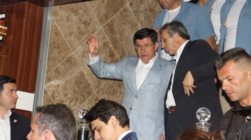 Başbakan Davutoğlu, 23 Saat S&uuml;ren Temaslarının Ardından Diyarbakır&rsquo;dan Ayrıldı