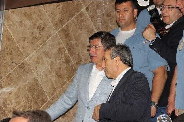 Başbakan Davutoğlu, 23 Saat Süren Temaslarının Ardından Diyarbakır’dan Ayrıldı