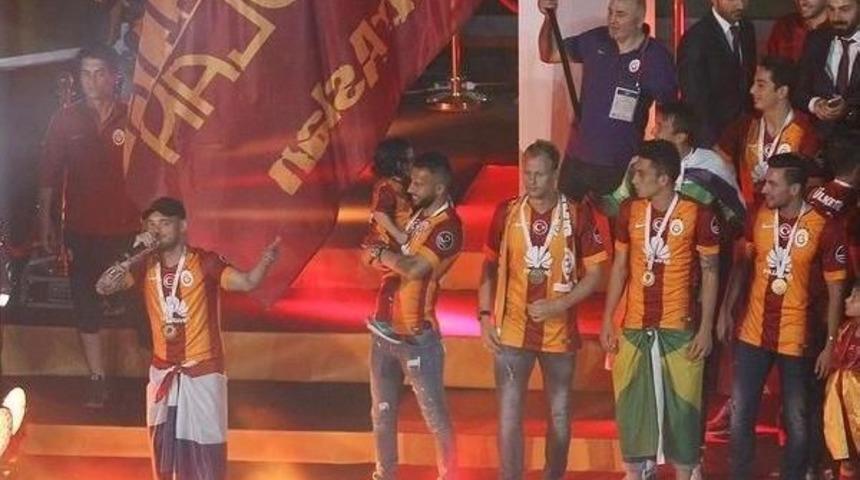 Sneijder'dan Fenerbah&ccedil;e'ye G&ouml;nderme