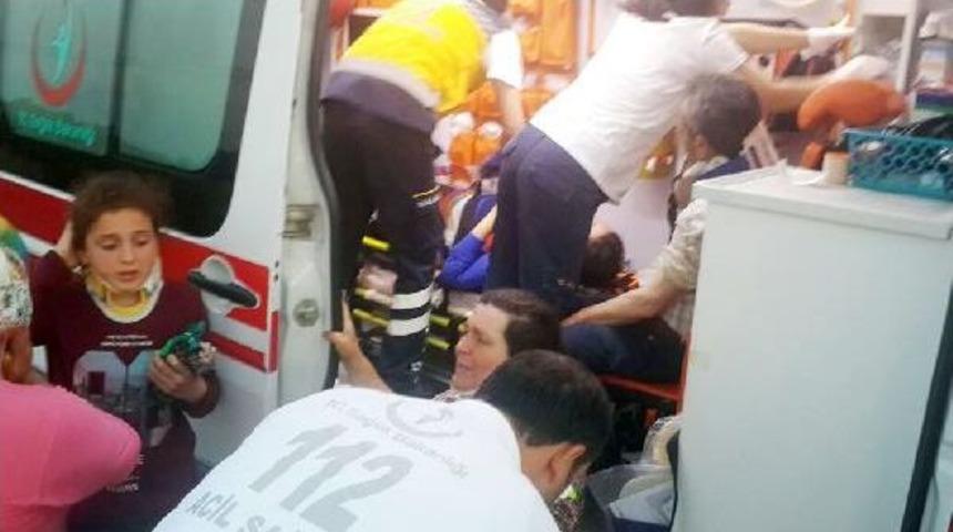 2 Otomobil &Ccedil;arpıştı: 7 Yaralı