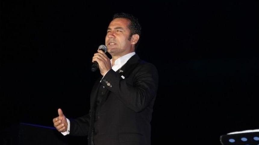 Ferhat G&ouml;&ccedil;er Zonguldak&rsquo;ta Konser Verdi