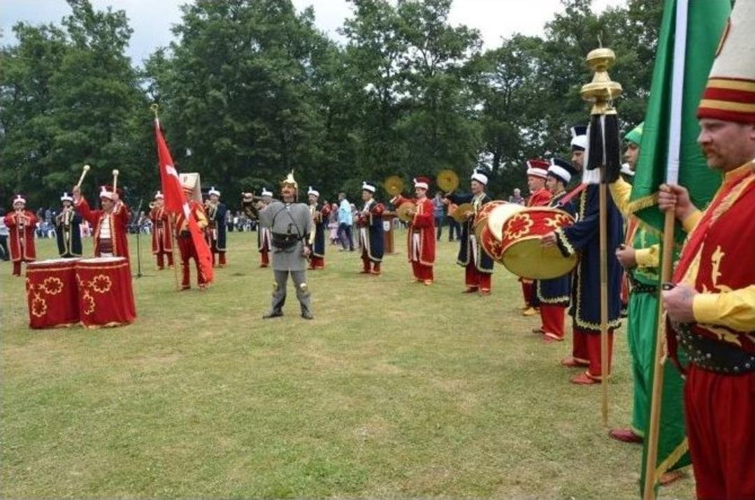 Tacir Kirazları G&ouml;r&uuml;c&uuml;ye &Ccedil;ıktı