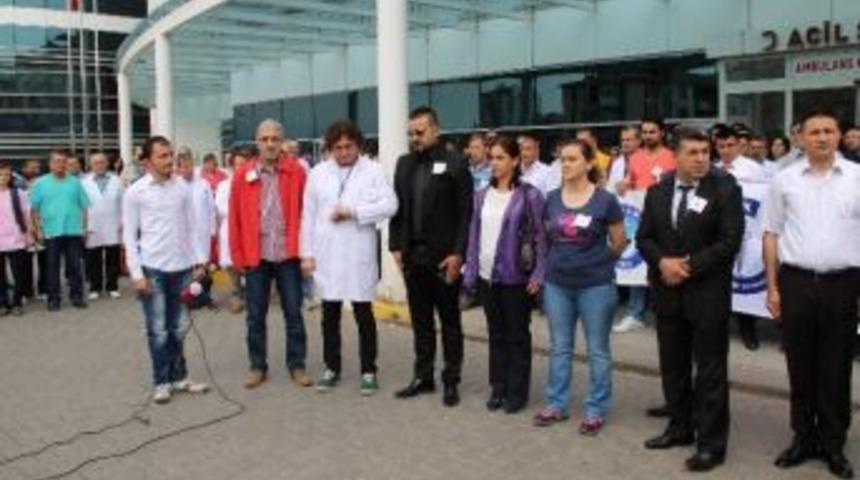 Sağlık &Ccedil;alışanları Saldırıyı Kınadı