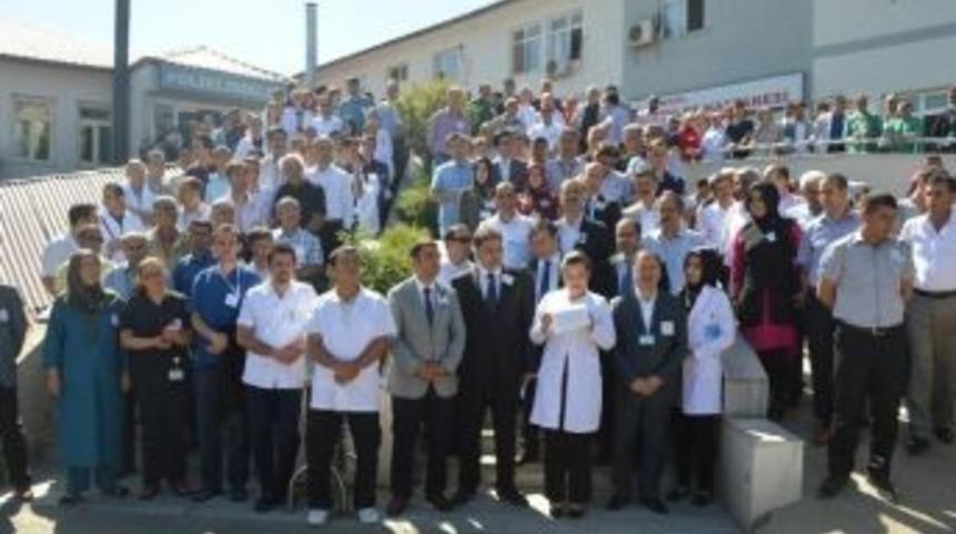 Sağlıkçılar Doktor Cinayetini Kınadı