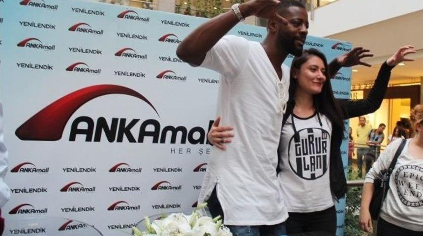 Pascal Nouma Ve Kadir &Ccedil;&ouml;pdemir, Ankamall&rsquo;da &ldquo;ara Gaz&rdquo; Verdi