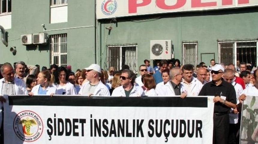 Bursalı Sağlık&ccedil;ılar, Meslektaşlarına Yapılan Saldırıyı Kınadı