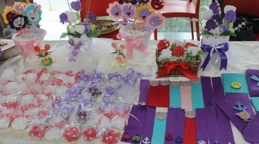 Engelli &Ouml;ğrenciler, El &Uuml;r&uuml;nlerini Sergiledi