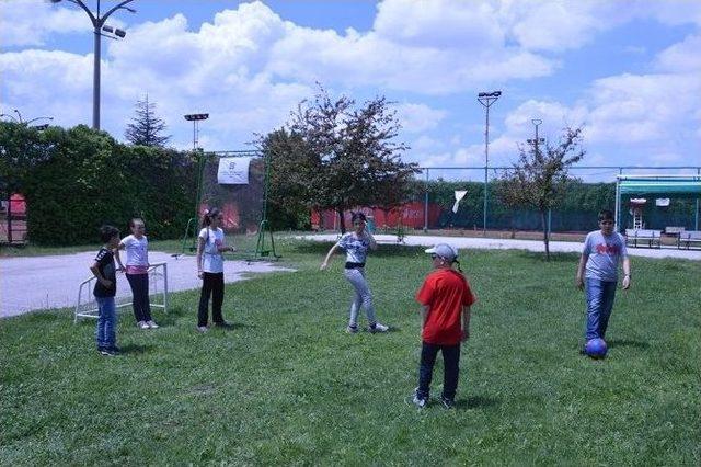 Makina Mühendisleri Yaptıkları Piknikle ’yaza Merhaba’ Dedi