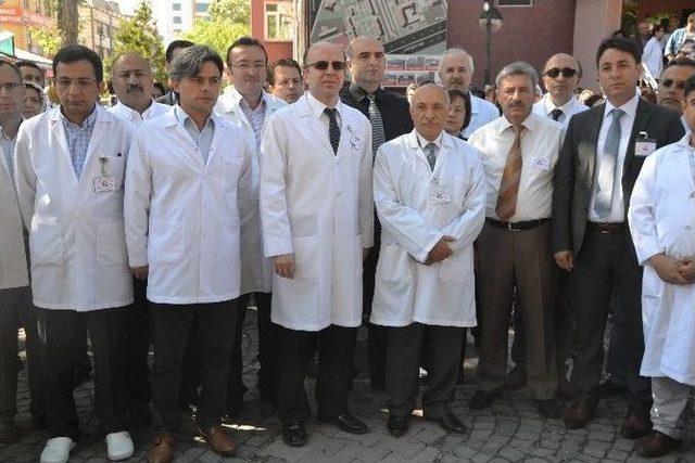 Kayseri&rsquo;de Sağlık &Ccedil;alışanları 15 Dakikalık İş Bırakma Eylemi Yaptı 1