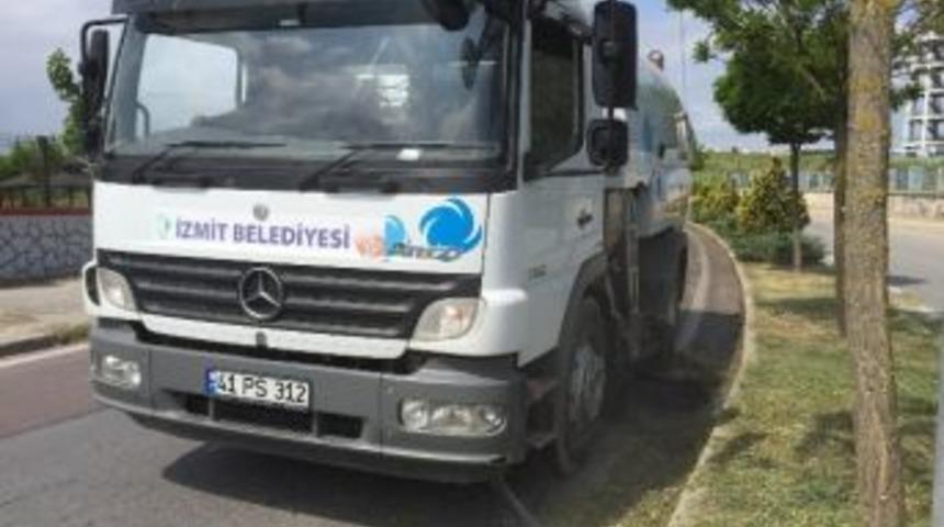 İzmit&rsquo;te G&uuml;nde 170 Kilometre Yol S&uuml;p&uuml;r&uuml;l&uuml;yor